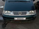 Volkswagen Sharan 1996 годаfor1 500 000 тг. в Астана