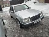 Mercedes-Benz E 200 1993 годаfor900 000 тг. в Караганда