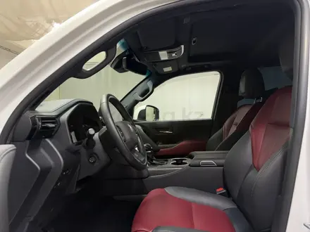 Toyota Land Cruiser Premium+ 2022 года за 52 300 000 тг. в Алматы – фото 12