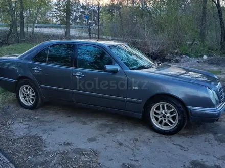 Mercedes-Benz E 200 1996 года за 2 200 000 тг. в Павлодар – фото 2