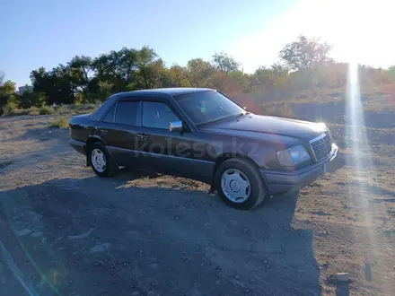 Mercedes-Benz E 220 1994 годаүшін2 100 000 тг. в Жезказган – фото 6