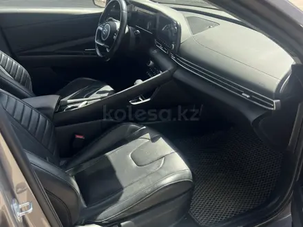 Hyundai Elantra 2023 года за 9 100 000 тг. в Уральск – фото 12