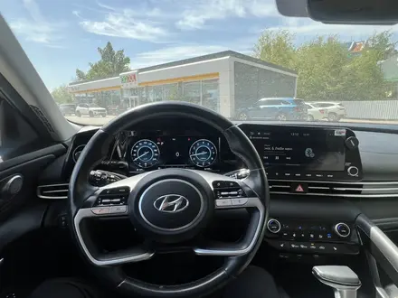 Hyundai Elantra 2023 года за 9 100 000 тг. в Уральск – фото 14