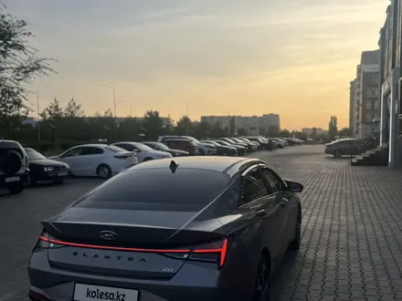 Hyundai Elantra 2023 года за 9 100 000 тг. в Уральск – фото 6