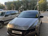 Hyundai Elantra 2023 года за 9 100 000 тг. в Уральск – фото 2