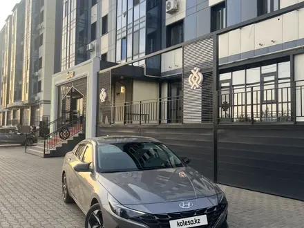 Hyundai Elantra 2023 года за 9 100 000 тг. в Уральск – фото 5