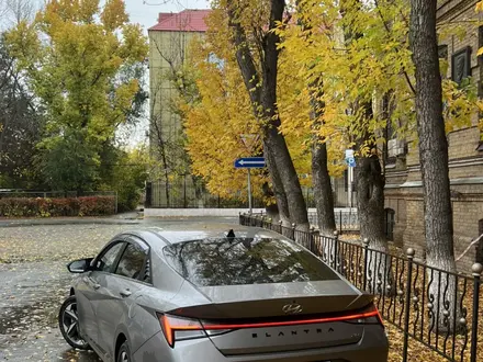 Hyundai Elantra 2023 года за 9 100 000 тг. в Уральск – фото 4