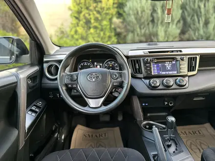 Toyota RAV4 2017 года за 11 500 000 тг. в Алматы – фото 32