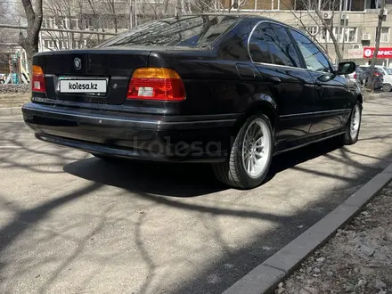 BMW 528 1999 года за 5 200 000 тг. в Алматы – фото 7