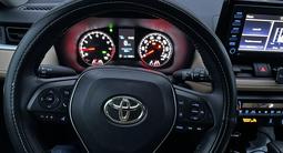 Toyota RAV4 2022 года за 15 500 000 тг. в Актау – фото 2