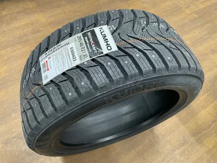 295/40r21 Kumho Wintercraft SUV Ice WS31 за 117 000 тг. в Астана – фото 3