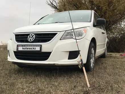 Volkswagen Routan 2009 года за 6 000 000 тг. в Атырау – фото 2