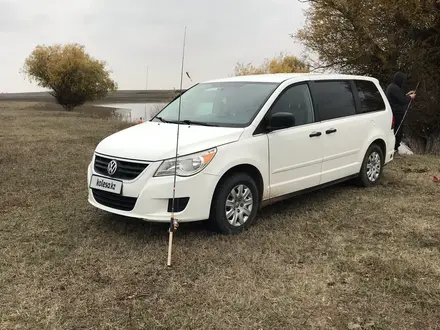 Volkswagen Routan 2009 года за 6 000 000 тг. в Атырау – фото 3