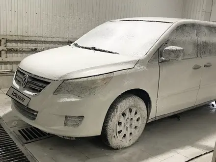 Volkswagen Routan 2009 года за 6 000 000 тг. в Атырау – фото 9