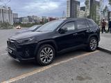 Toyota RAV4 2020 года за 18 000 000 тг. в Астана – фото 2