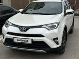 Toyota RAV4 2018 года за 11 200 000 тг. в Актау