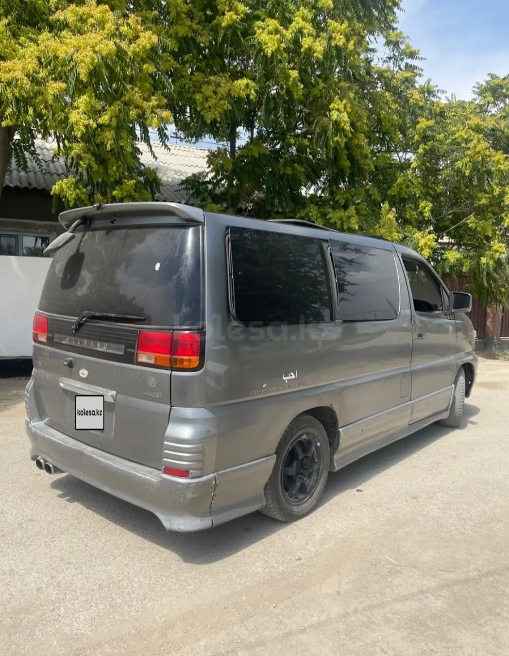 Ниссан Elgrand, 2002