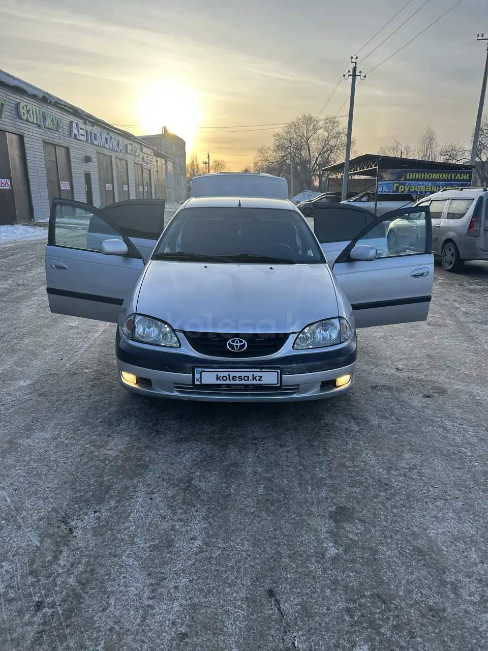Toyota Avensis, 2001