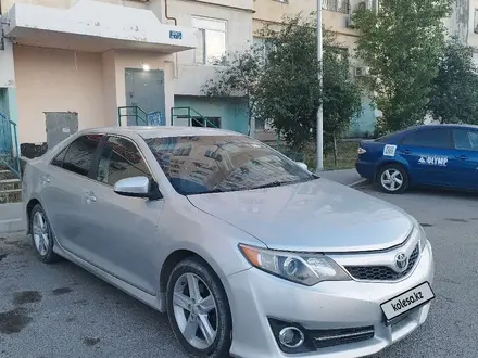 Toyota Camry 2013 года за 8 000 000 тг. в Атырау – фото 2