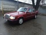 Mercedes-Benz E 230 1993 года за 900 000 тг. в Алматы