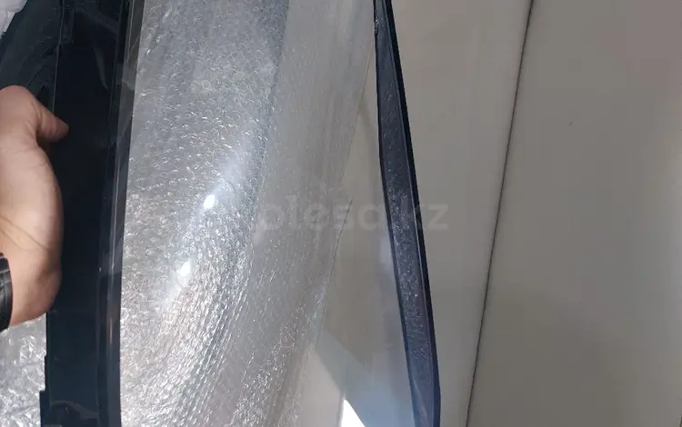 Стекло фары оригинал на Mercedes V167 GLE за 215 000 тг. в Астана