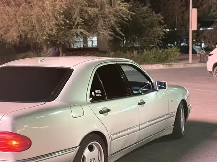 Mercedes-Benz E 320 1998 года за 3 100 000 тг. в Туркестан – фото 10