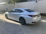Lexus ES 250 2022 года за 22 000 000 тг. в Шымкент – фото 4