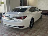 Lexus ES 250 2022 года за 22 000 000 тг. в Шымкент