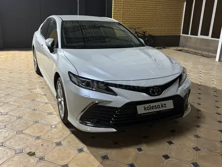 Toyota Camry 2023 года за 16 800 000 тг. в Алматы – фото 3