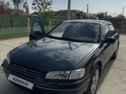 Toyota Camry 1998 года за 3 900 000 тг. в Жетысай – фото 9