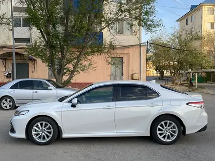 Toyota Camry 2021 года за 14 690 000 тг. в Атырау