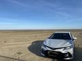 Toyota Camry 2021 года за 14 690 000 тг. в Атырау – фото 2