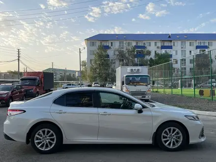 Toyota Camry 2021 года за 16 900 000 тг. в Атырау – фото 8