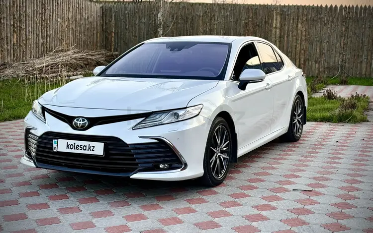 Toyota Camry 2021 года за 18 300 000 тг. в Шымкент