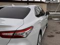 Toyota Camry 2021 года за 18 300 000 тг. в Шымкент – фото 17