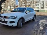 Volkswagen Touareg 2014 годаfor14 000 000 тг. в Астана