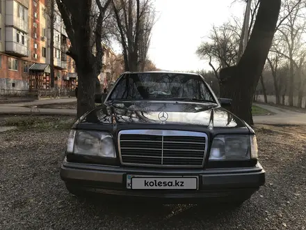 Mercedes-Benz E 220 1994 года за 2 900 000 тг. в Тараз – фото 2