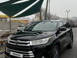 Toyota Highlander 2018 года за 14 990 000 тг. в Бишкек