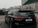 Toyota Highlander 2018 года за 14 990 000 тг. в Бишкек – фото 5