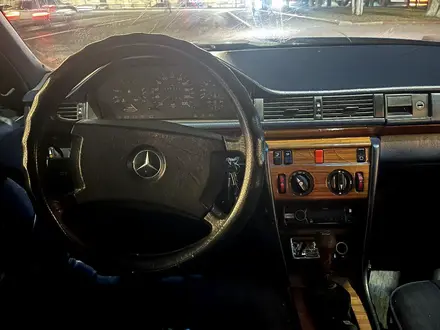 Mercedes-Benz E 230 1991 года за 1 550 000 тг. в Усть-Каменогорск – фото 4