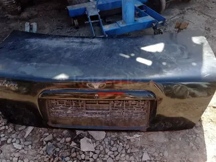 Крышка багажника, есть небольшой дефект за 15 000 тг. в Алматы