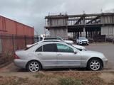Mercedes-Benz C 240 2002 года за 2 000 000 тг. в Актау – фото 2