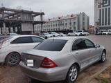 Mercedes-Benz C 240 2002 года за 2 000 000 тг. в Актау – фото 3