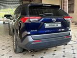 Toyota RAV4 2021 года за 15 500 000 тг. в Туркестан – фото 5