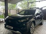 Toyota RAV4 2021 года за 15 500 000 тг. в Туркестан – фото 2