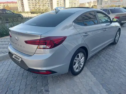 Hyundai Elantra 2019 года за 8 900 000 тг. в Актау – фото 2