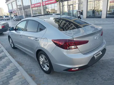 Hyundai Elantra 2019 года за 8 900 000 тг. в Актау – фото 3