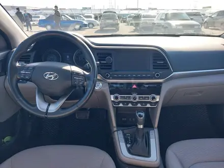 Hyundai Elantra 2019 года за 8 900 000 тг. в Актау – фото 6