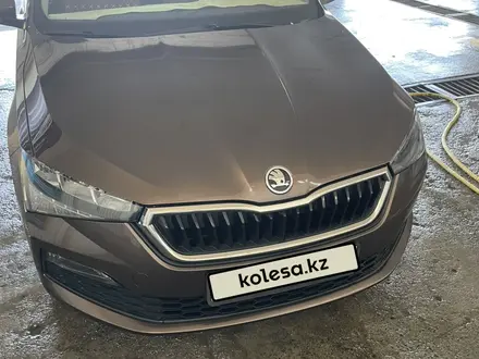 Skoda Rapid 2020 года за 7 300 000 тг. в Атырау – фото 4