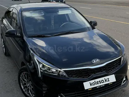 Kia Rio 2021 года за 8 125 033 тг. в Астана